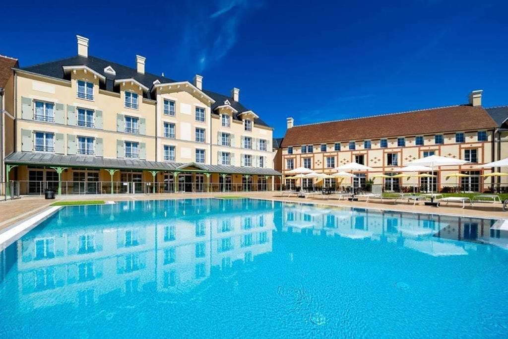 cheap hotels near disneyland paris